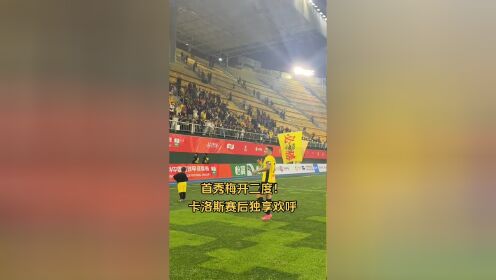 米兰体育app下载-包含红蓝战队激烈角逐，草地上飞起了球迷的欢呼声的词条