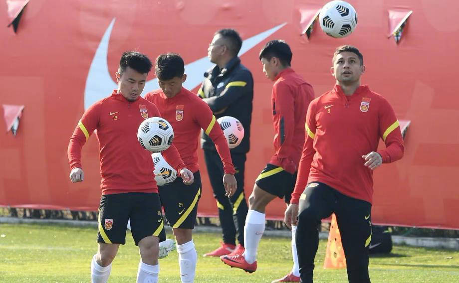 关于深圳队球员表现抢眼，备受瞩目的信息