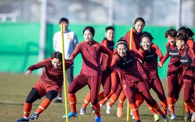 包含女足备战奥运备受压力，目标仍旧明确的词条